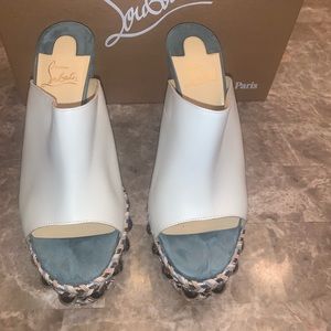 CHRISTIAN LOUBOUTIN
Calfskin Janibasse 120 Everest Size 40